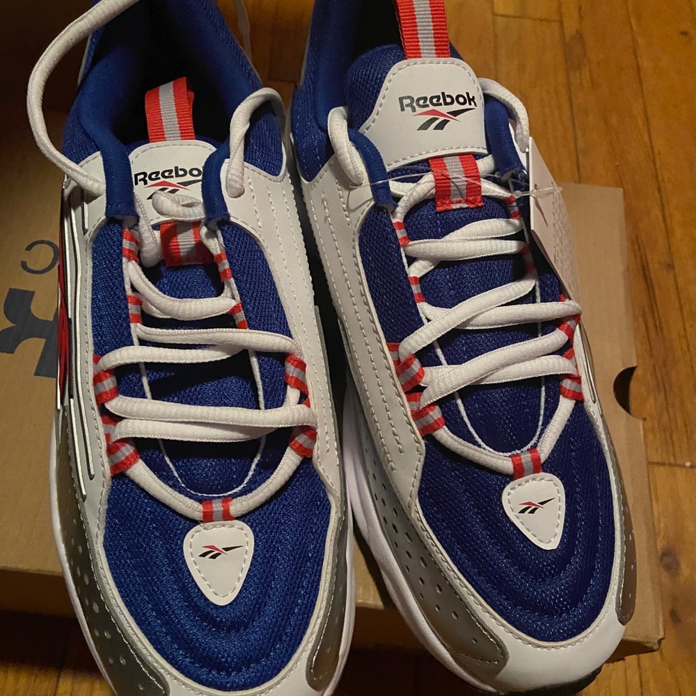 Woman’s Reebok classics Dmx series 2200 7.5